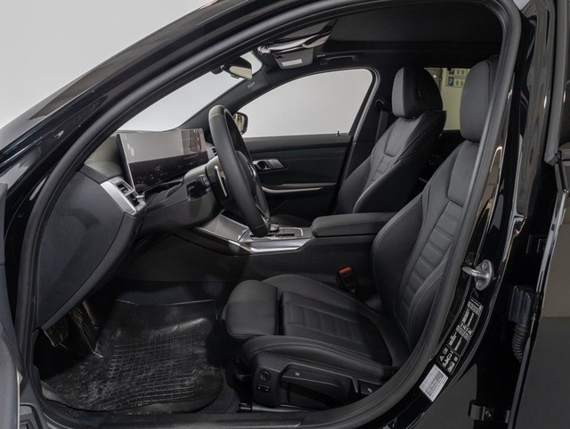 BMW Serie 3 320d Touring color Negro. Año 2025. 140KW(190CV). Diésel. En concesionario Oliva Motor Girona de Girona