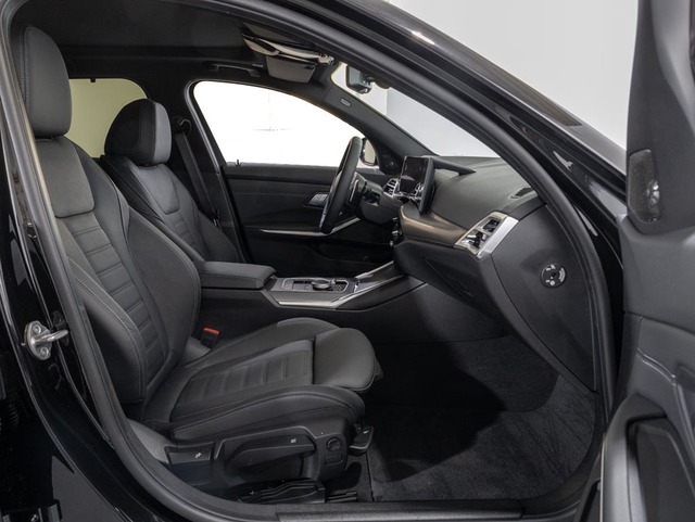 BMW Serie 3 320d Touring color Negro. Año 2025. 140KW(190CV). Diésel. En concesionario Oliva Motor Girona de Girona