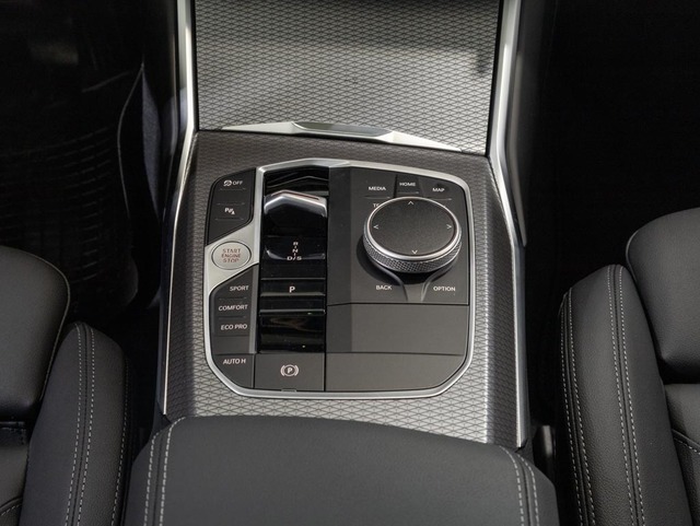 BMW Serie 3 320d Touring color Negro. Año 2025. 140KW(190CV). Diésel. En concesionario Oliva Motor Girona de Girona