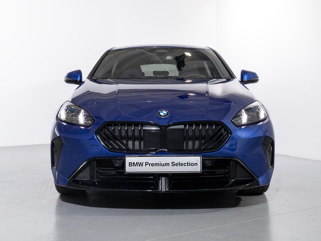 BMW Serie 1 118d color Azul. Año 2024. 110KW(150CV). Diésel. En concesionario Oliva Motor Girona de Girona