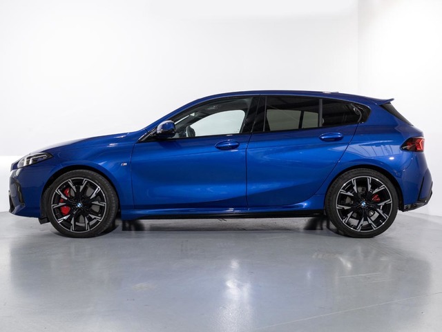 BMW Serie 1 118d color Azul. Año 2024. 110KW(150CV). Diésel. En concesionario Oliva Motor Girona de Girona