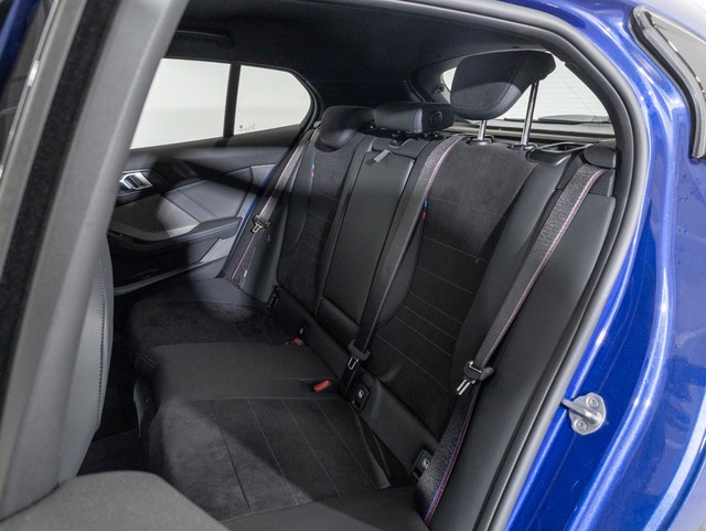 BMW Serie 1 118d color Azul. Año 2024. 110KW(150CV). Diésel. En concesionario Oliva Motor Girona de Girona