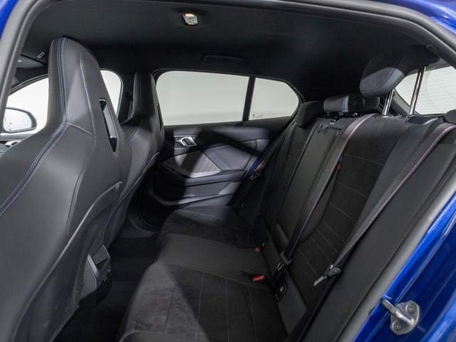 BMW Serie 1 118d color Azul. Año 2024. 110KW(150CV). Diésel. En concesionario Oliva Motor Girona de Girona