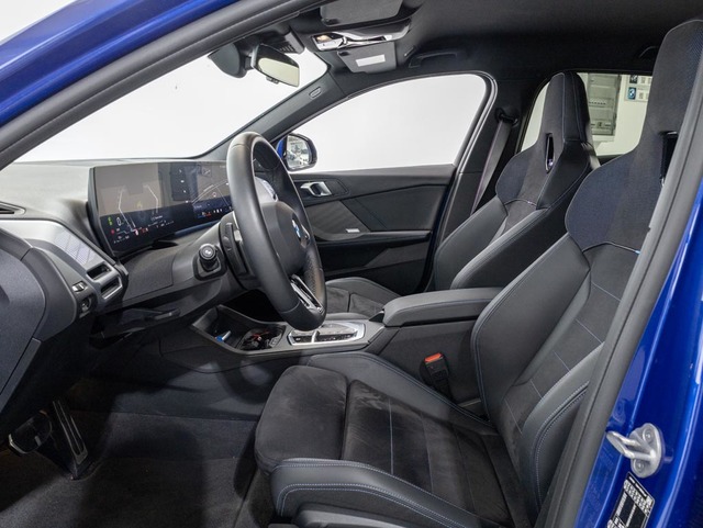 BMW Serie 1 118d color Azul. Año 2024. 110KW(150CV). Diésel. En concesionario Oliva Motor Girona de Girona