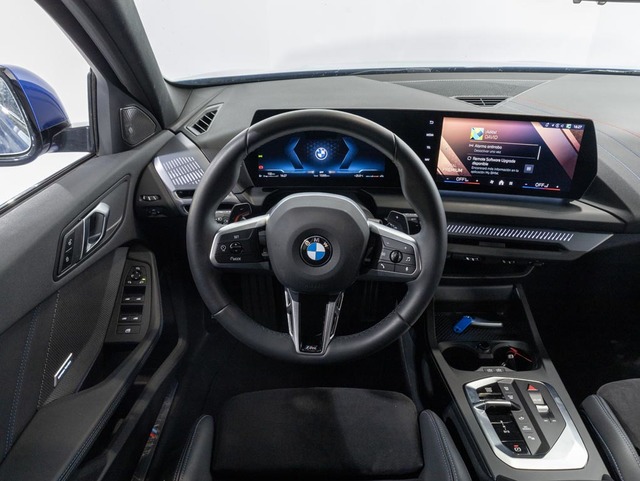 BMW Serie 1 118d color Azul. Año 2024. 110KW(150CV). Diésel. En concesionario Oliva Motor Girona de Girona