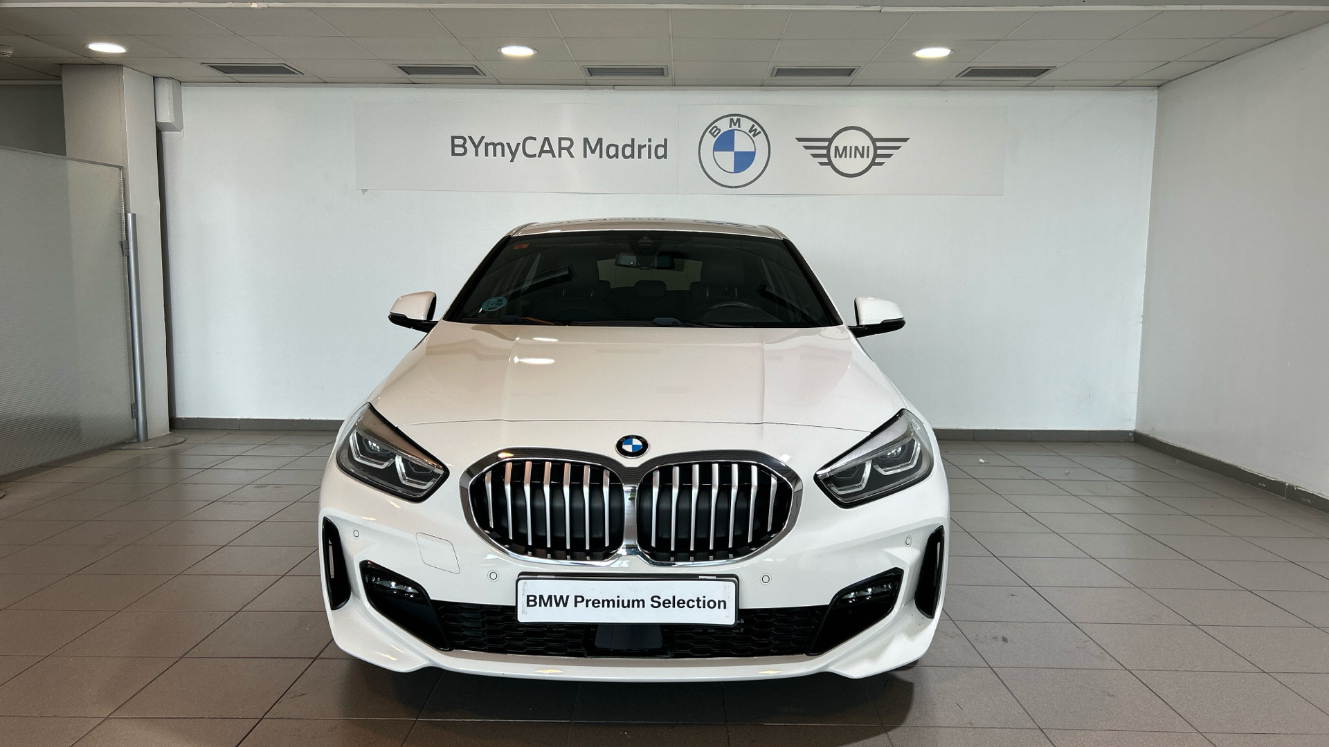 BMW Serie 1 118i color Blanco. Año 2021. 103KW(140CV). Gasolina. En concesionario BYmyCAR Madrid - Alcalá de Madrid