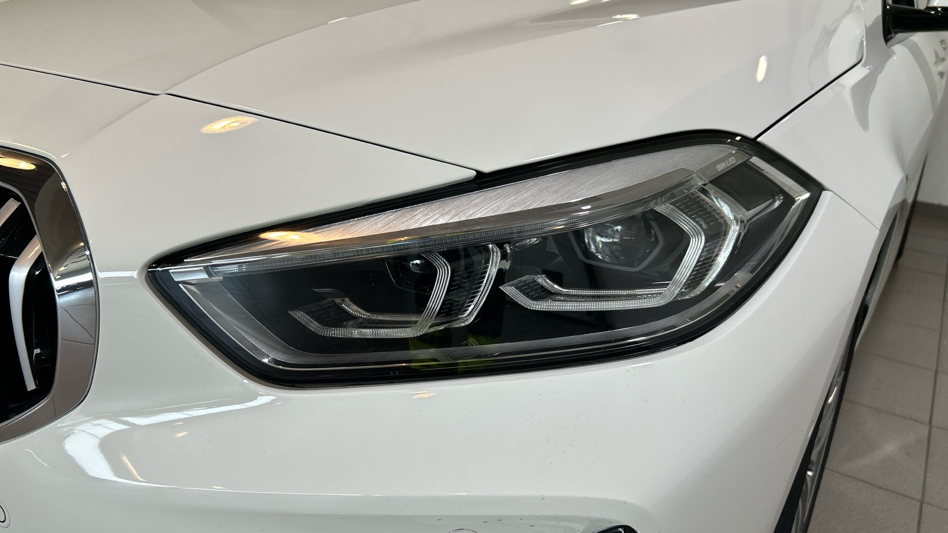 BMW Serie 1 118i color Blanco. Año 2021. 103KW(140CV). Gasolina. En concesionario BYmyCAR Madrid - Alcalá de Madrid