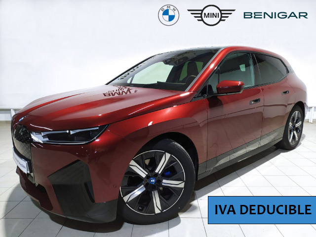BMW iX xDrive50 color Gris. Año 2024. 385KW(523CV). Eléctrico. En concesionario Hispamovil Elche de Alicante