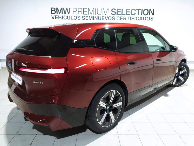 BMW iX xDrive50 color Gris. Año 2024. 385KW(523CV). Eléctrico. En concesionario Hispamovil Elche de Alicante