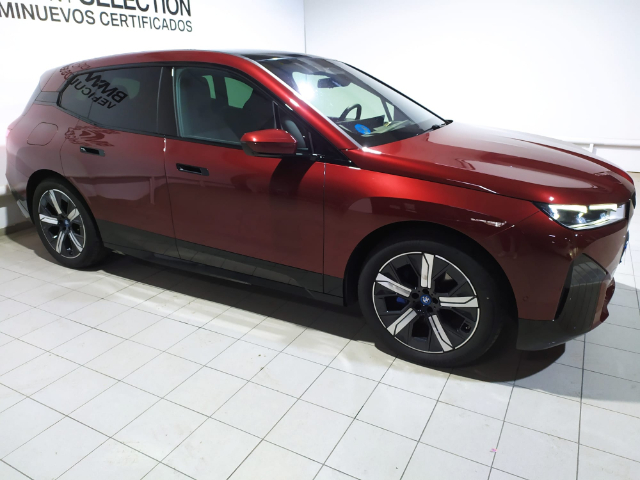 BMW iX xDrive50 color Gris. Año 2024. 385KW(523CV). Eléctrico. En concesionario Hispamovil Elche de Alicante