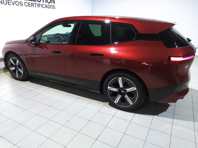 BMW iX xDrive50 color Gris. Año 2024. 385KW(523CV). Eléctrico. En concesionario Hispamovil Elche de Alicante
