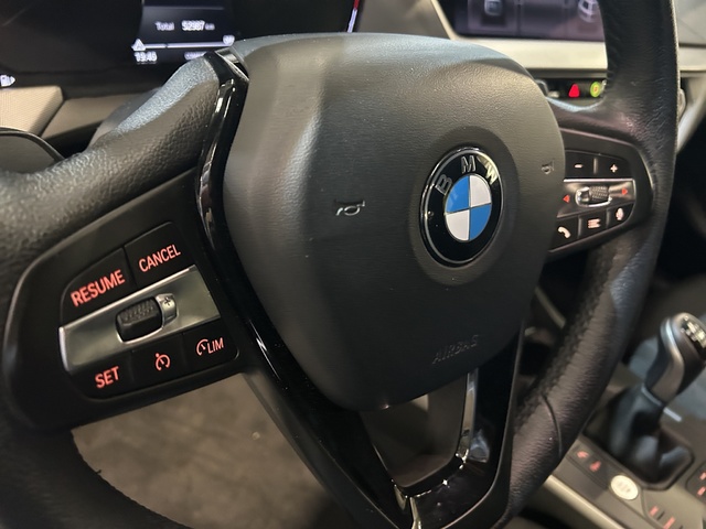 BMW Serie 1 118i color Blanco. Año 2021. 103KW(140CV). Gasolina. En concesionario GANDIA Automoviles Fersan, S.A. de Valencia