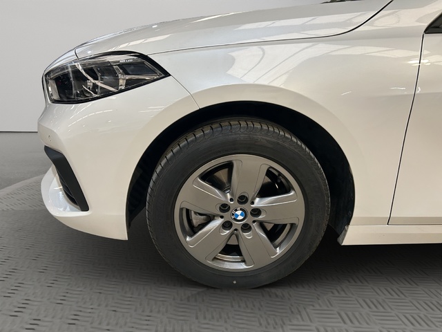BMW Serie 1 118i color Blanco. Año 2021. 103KW(140CV). Gasolina. En concesionario GANDIA Automoviles Fersan, S.A. de Valencia