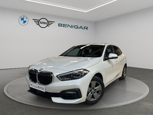 Fotos de BMW Serie 1 118i color Blanco. Año 2021. 103KW(140CV). Gasolina. En concesionario GANDIA Automoviles Fersan, S.A. de Valencia