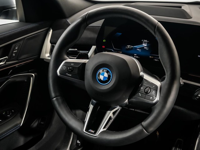 BMW iX2 eDrive20 color Gris. Año 2024. 150KW(204CV). Eléctrico. En concesionario Oliva Motor Tarragona de Tarragona