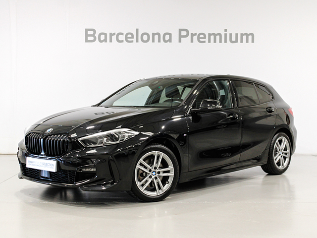 BMW Serie 1 118d color Negro. Año 2024. 110KW(150CV). Diésel. En concesionario Barcelona Premium -- GRAN VIA de Barcelona