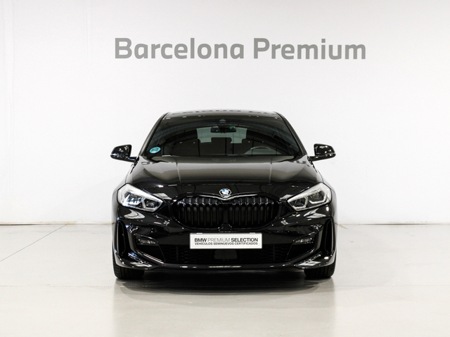BMW Serie 1 118d color Negro. Año 2024. 110KW(150CV). Diésel. En concesionario Barcelona Premium -- GRAN VIA de Barcelona