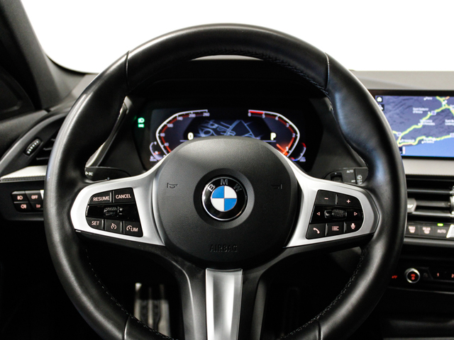 BMW Serie 1 118d color Negro. Año 2024. 110KW(150CV). Diésel. En concesionario Barcelona Premium -- GRAN VIA de Barcelona