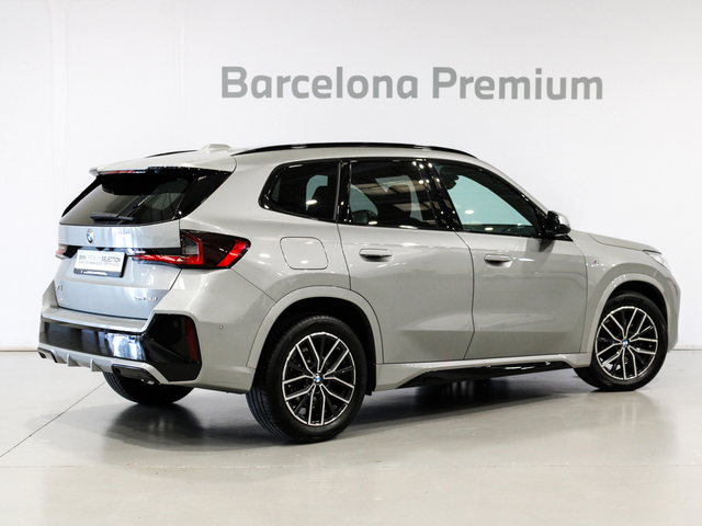 BMW X1 sDrive18d color Gris Plata. Año 2024. 110KW(150CV). Diésel. En concesionario Barcelona Premium -- GRAN VIA de Barcelona