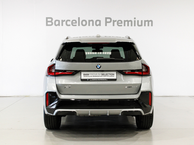 BMW X1 sDrive18d color Gris Plata. Año 2024. 110KW(150CV). Diésel. En concesionario Barcelona Premium -- GRAN VIA de Barcelona