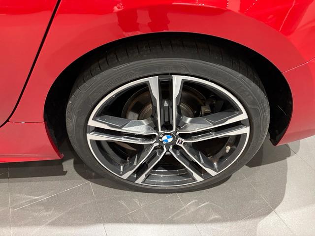 BMW Serie 1 118i color Rojo. Año 2024. 103KW(140CV). Gasolina. En concesionario Automotor Costa, S.L.U. de Almería