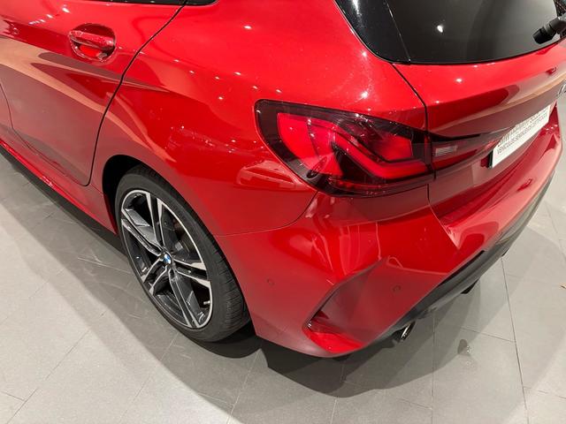 BMW Serie 1 118i color Rojo. Año 2024. 103KW(140CV). Gasolina. En concesionario Automotor Costa, S.L.U. de Almería