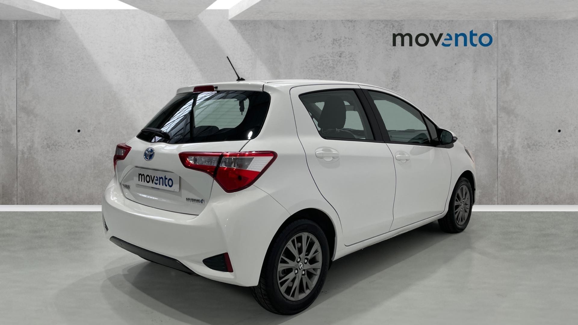 Toyota Yaris 1.5 100H - 4
