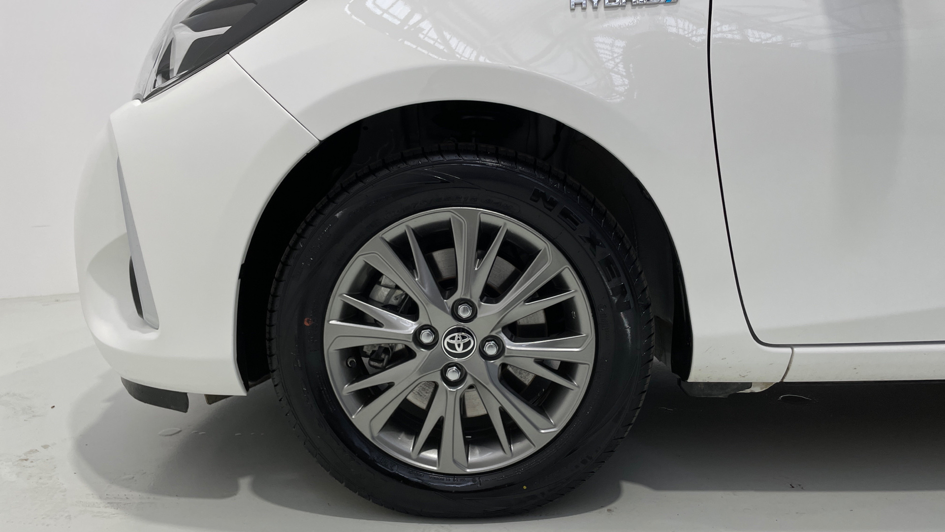 Toyota Yaris 1.5 100H - 6