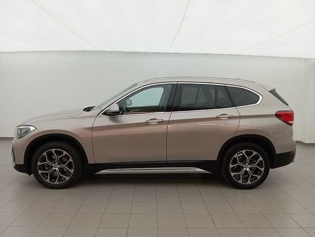 BMW X1 sDrive18d color Gris Plata. Año 2022. 110KW(150CV). Diésel. En concesionario Augusta Aragon S.A. de Zaragoza