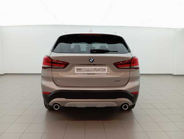 BMW X1 sDrive18d color Gris Plata. Año 2022. 110KW(150CV). Diésel. En concesionario Augusta Aragon S.A. de Zaragoza