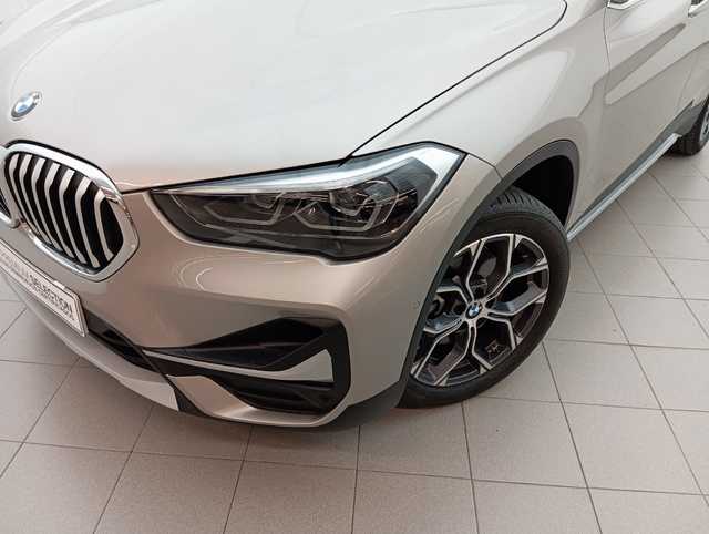 BMW X1 sDrive18d color Gris Plata. Año 2022. 110KW(150CV). Diésel. En concesionario Augusta Aragon S.A. de Zaragoza