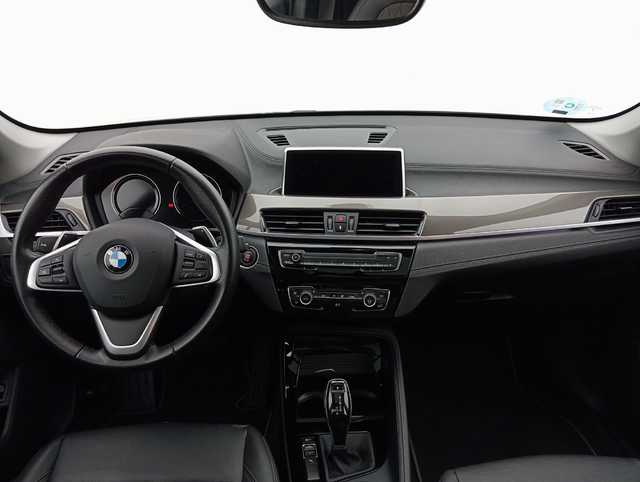 BMW X1 sDrive18d color Gris Plata. Año 2022. 110KW(150CV). Diésel. En concesionario Augusta Aragon S.A. de Zaragoza