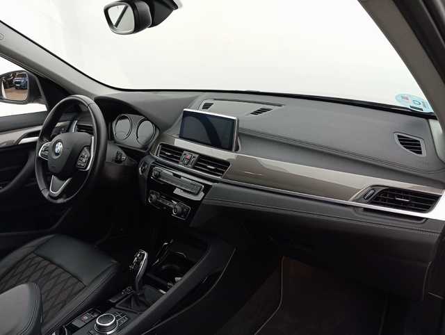 BMW X1 sDrive18d color Gris Plata. Año 2022. 110KW(150CV). Diésel. En concesionario Augusta Aragon S.A. de Zaragoza