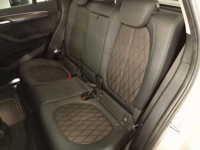 BMW X1 sDrive18d color Gris Plata. Año 2022. 110KW(150CV). Diésel. En concesionario Augusta Aragon S.A. de Zaragoza