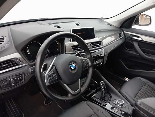 BMW X1 sDrive18d color Gris Plata. Año 2022. 110KW(150CV). Diésel. En concesionario Augusta Aragon S.A. de Zaragoza