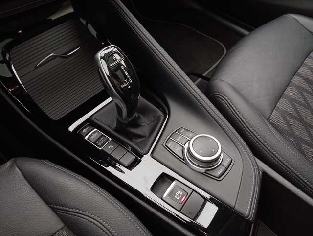 BMW X1 sDrive18d color Gris Plata. Año 2022. 110KW(150CV). Diésel. En concesionario Augusta Aragon S.A. de Zaragoza