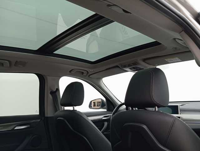 BMW X1 sDrive18d color Gris Plata. Año 2022. 110KW(150CV). Diésel. En concesionario Augusta Aragon S.A. de Zaragoza