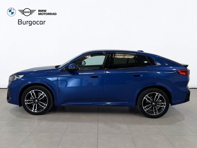 BMW X2 sDrive18d color Azul. Año 2024. 110KW(150CV). Diésel. En concesionario Burgocar (Bmw y Mini) de Burgos