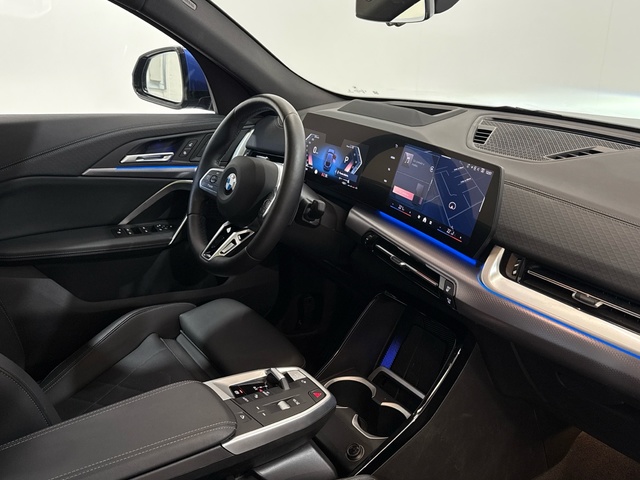 BMW X2 sDrive18d color Azul. Año 2024. 110KW(150CV). Diésel. En concesionario Burgocar (Bmw y Mini) de Burgos