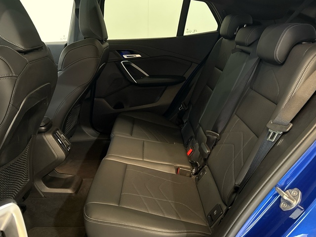 BMW X2 sDrive18d color Azul. Año 2024. 110KW(150CV). Diésel. En concesionario Burgocar (Bmw y Mini) de Burgos