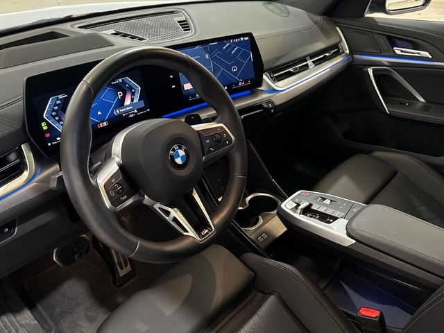 BMW X2 sDrive18d color Azul. Año 2024. 110KW(150CV). Diésel. En concesionario Burgocar (Bmw y Mini) de Burgos