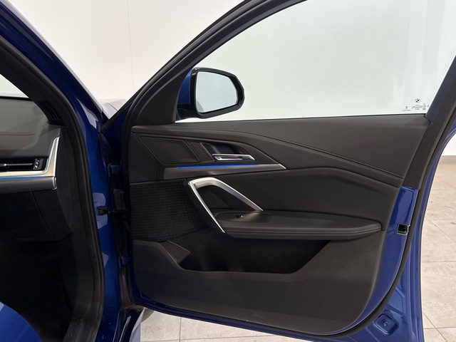 BMW X2 sDrive18d color Azul. Año 2024. 110KW(150CV). Diésel. En concesionario Burgocar (Bmw y Mini) de Burgos