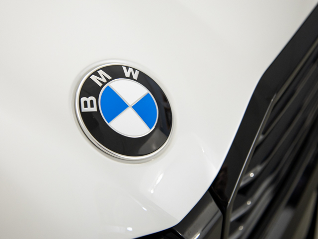 BMW XM XM 480 color Blanco. Año 2024. 480KW(653CV). Híbrido Electro/Gasolina. En concesionario BMW Fuenteolid Valladolid de Valladolid