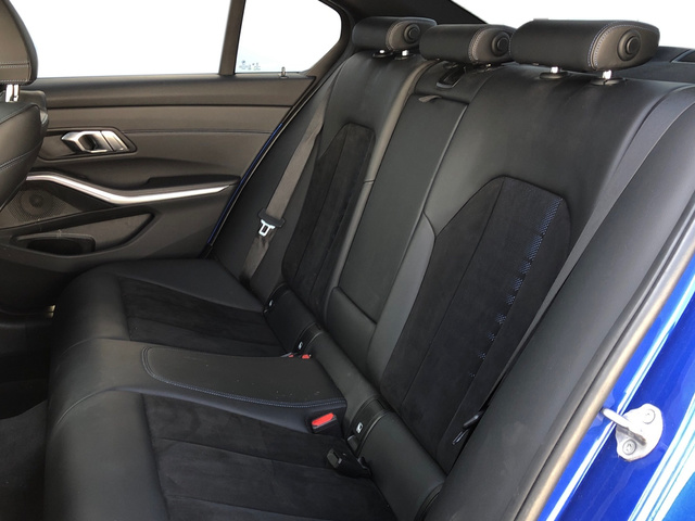 BMW Serie 3 320d color Azul. Año 2021. 140KW(190CV). Diésel. En concesionario Momentum S.A. de Madrid
