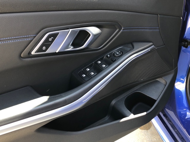 BMW Serie 3 320d color Azul. Año 2021. 140KW(190CV). Diésel. En concesionario Momentum S.A. de Madrid