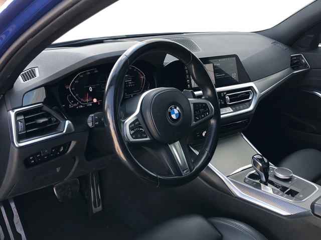 BMW Serie 3 320d color Azul. Año 2021. 140KW(190CV). Diésel. En concesionario Momentum S.A. de Madrid