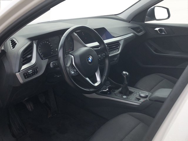 BMW Serie 1 116d color Blanco. Año 2019. 85KW(116CV). Diésel. En concesionario Vehinter Alcorcón de Madrid