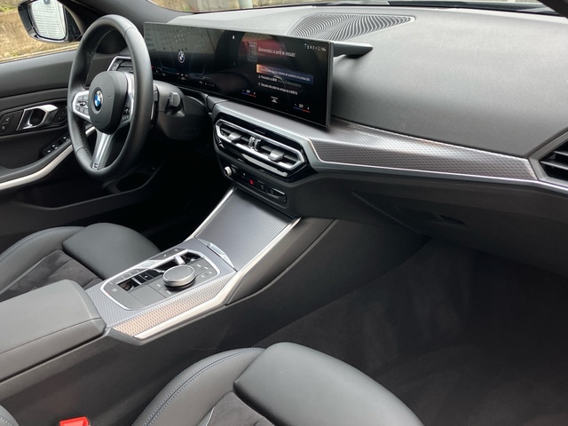 BMW Serie 3 318d Touring color Negro. Año 2024. 110KW(150CV). Diésel. En concesionario Bernesga Motor León (Bmw y Mini) de León