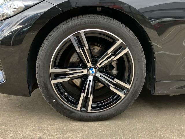 BMW Serie 3 318d Touring color Negro. Año 2024. 110KW(150CV). Diésel. En concesionario Bernesga Motor León (Bmw y Mini) de León