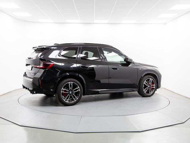 BMW X1 M35i color Negro. Año 2024. 221KW(300CV). Gasolina. En concesionario Móvil Begar Alicante de Alicante
